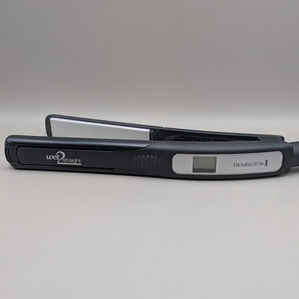Remington Wet2Straight Ceramic Flat Iron Hair Straightener Black Silver S-7901